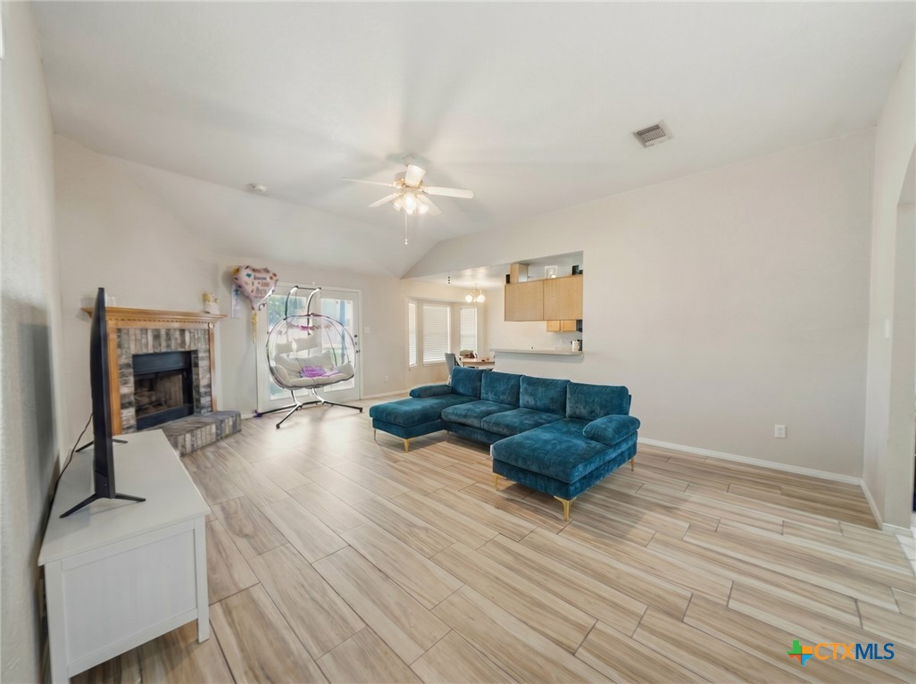4404 Captain Drive Property Photo 5