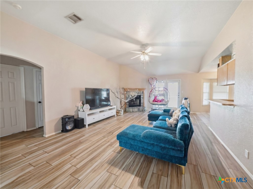 4404 Captain Drive Property Photo 6