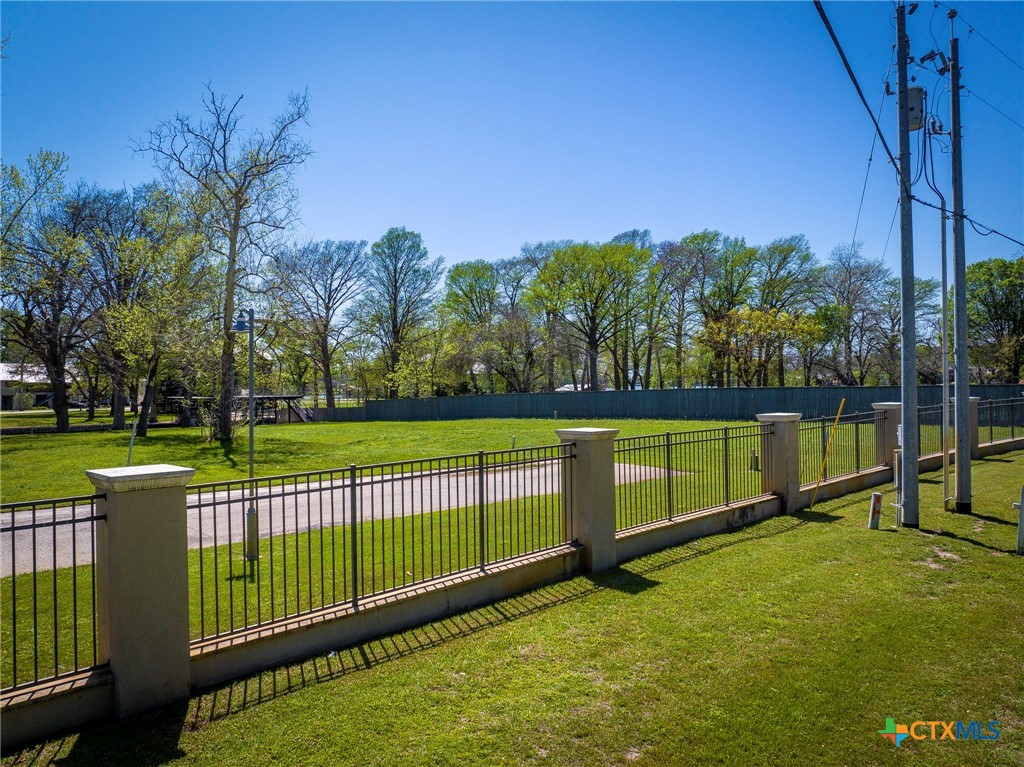 108 Cypress Way Property Photo 6