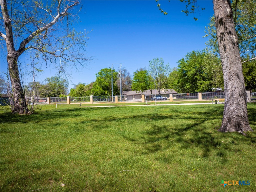108 Cypress Way Property Photo 9