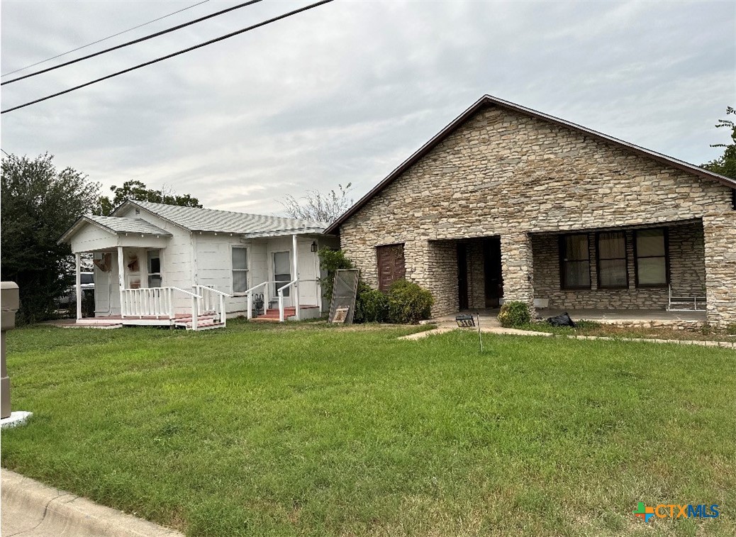 310 W Avenue A Property Photo 1