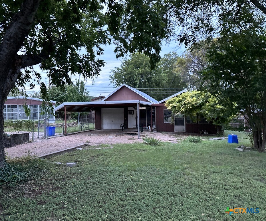 310 W Avenue A Property Photo 3