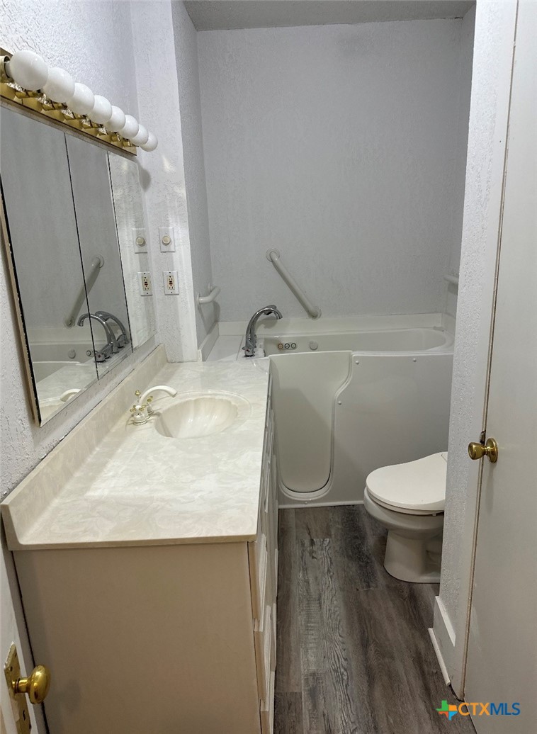 310 W Avenue A Property Photo 6