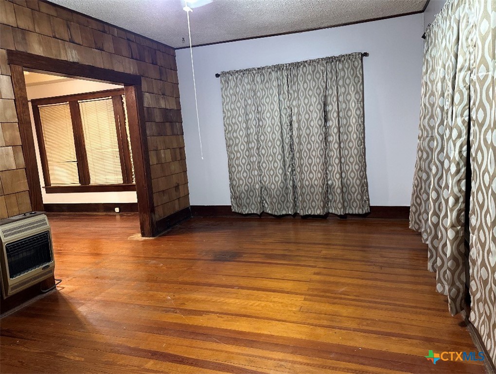 310 W Avenue A Property Photo 8