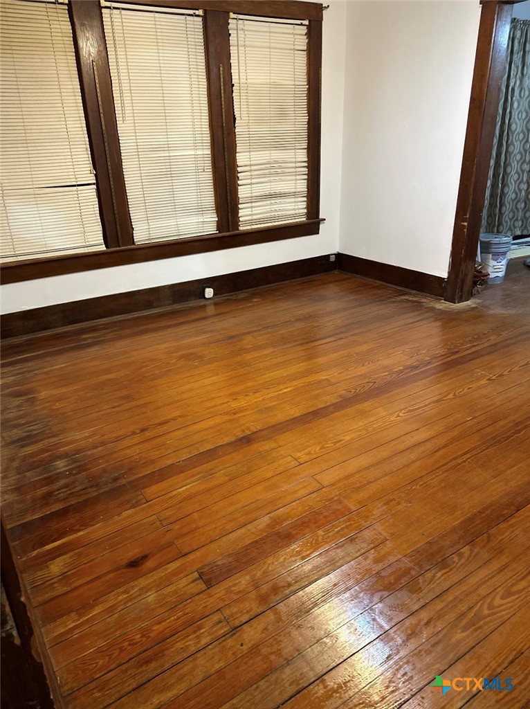 310 W Avenue A Property Photo 9