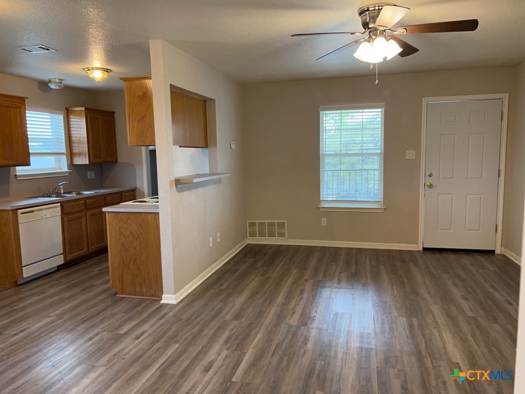 105 W Truman Avenue Property Photo 3