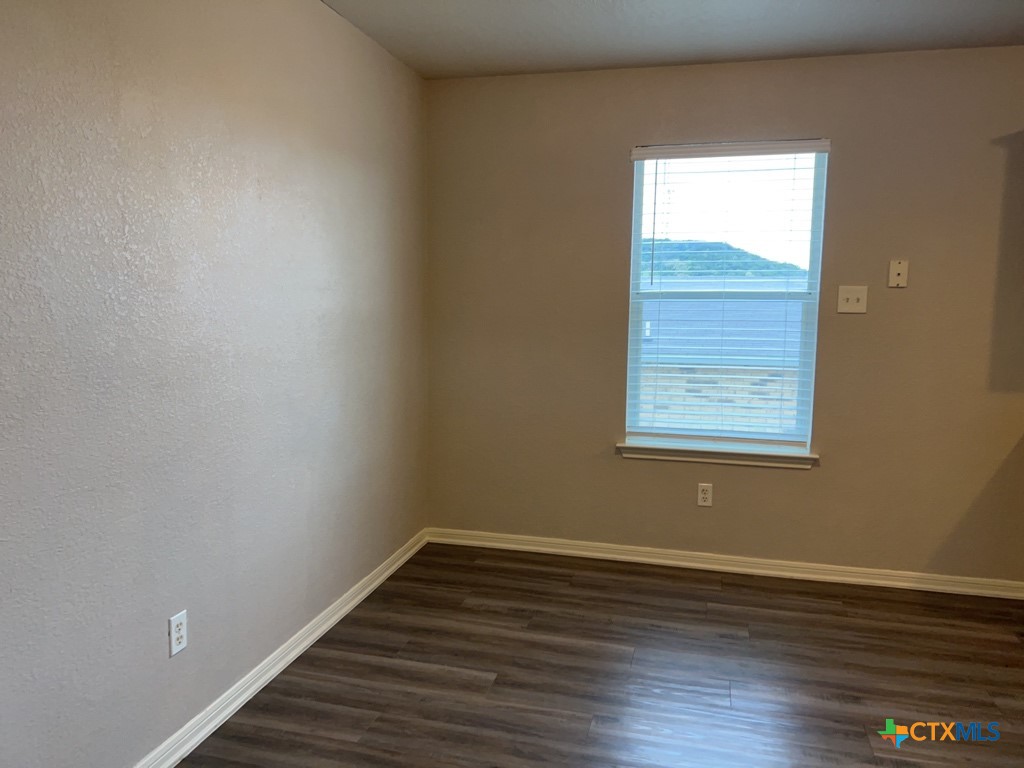 105 W Truman Avenue Property Photo 5