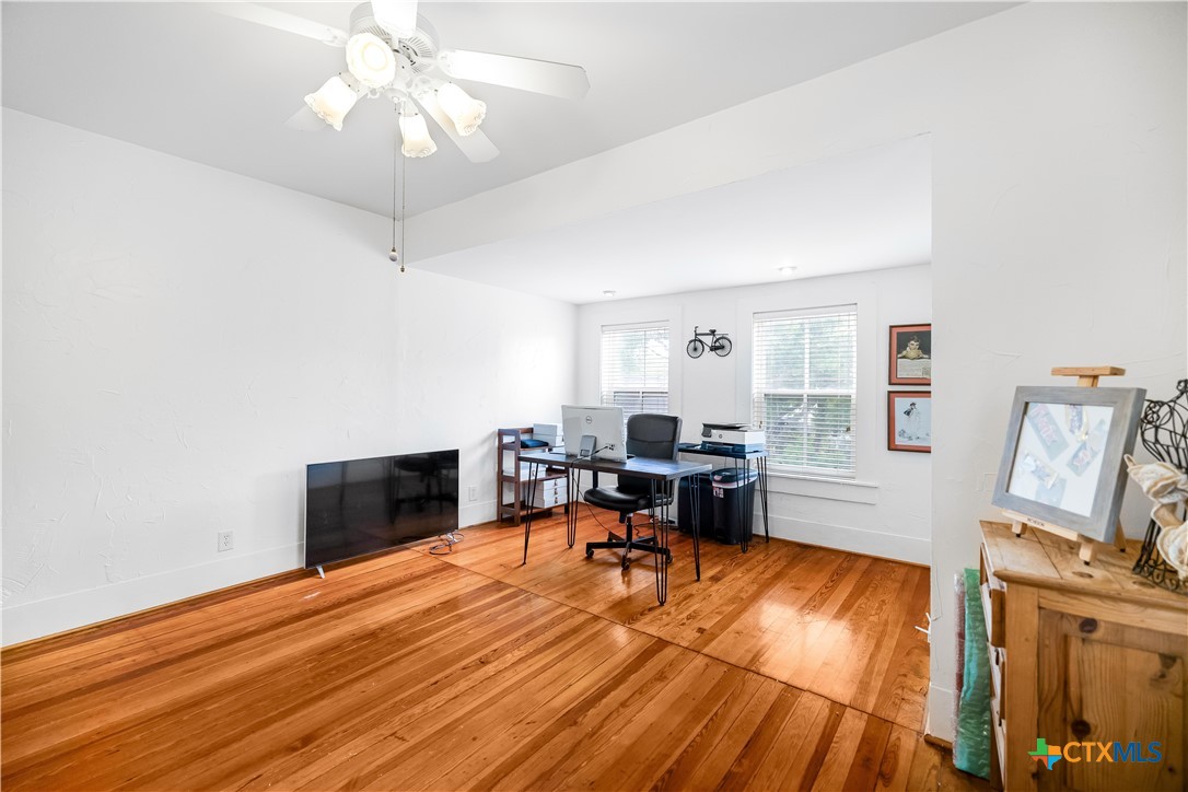 704 W Commercial Street Property Photo 17