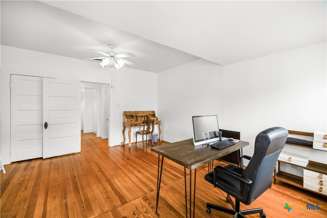704 W Commercial Street Property Photo 18