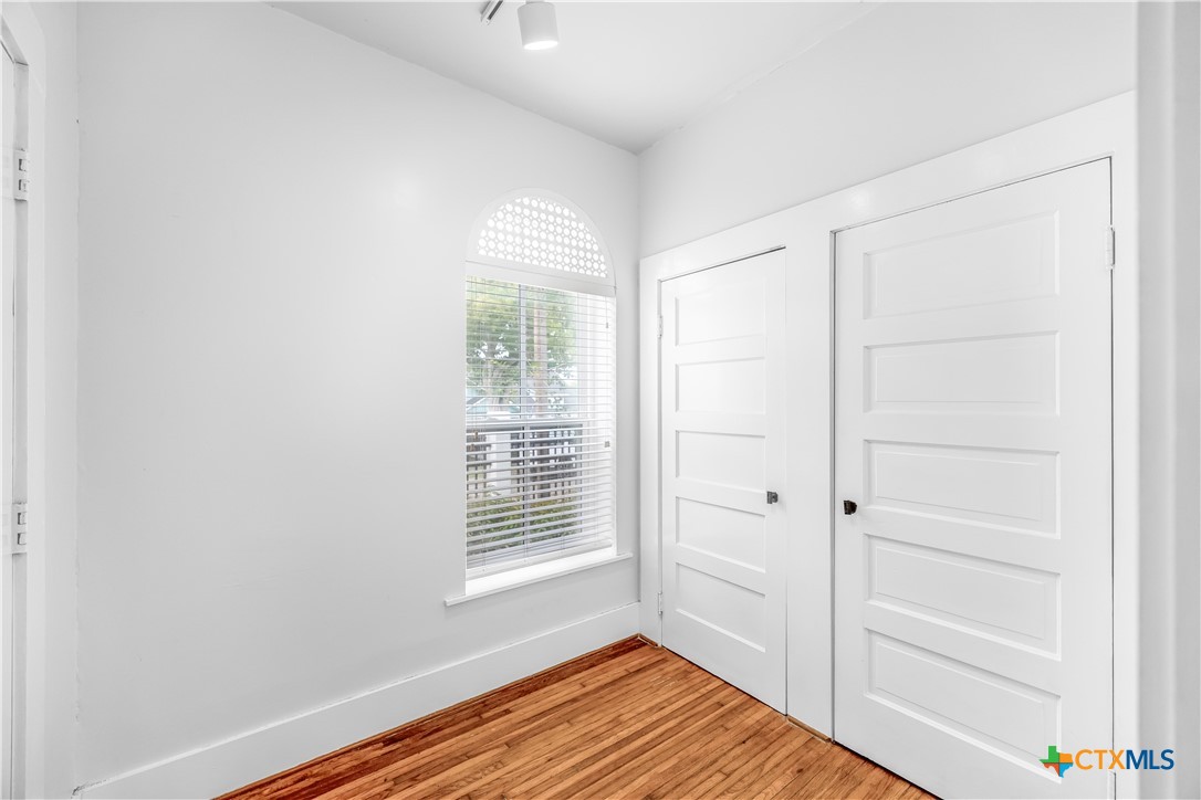 704 W Commercial Street Property Photo 22