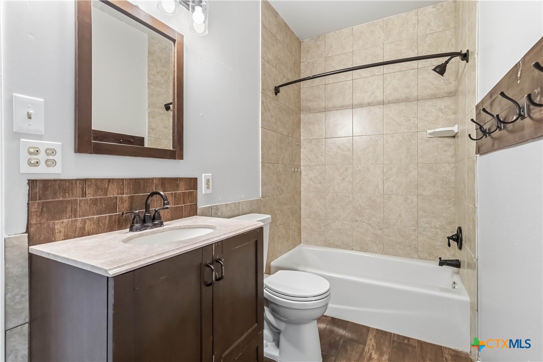 594 Kellys Way Property Photo 29