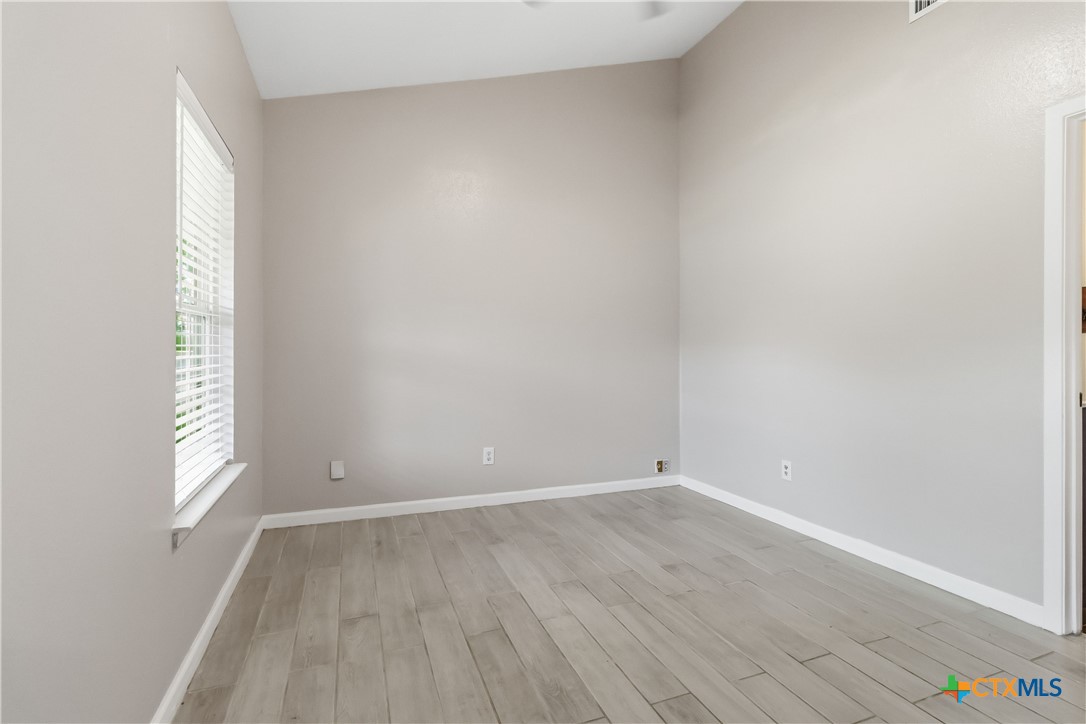 594 Kellys Way Property Photo 30