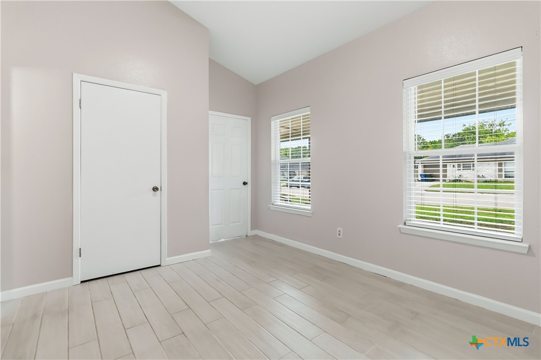 594 Kellys Way Property Photo 31