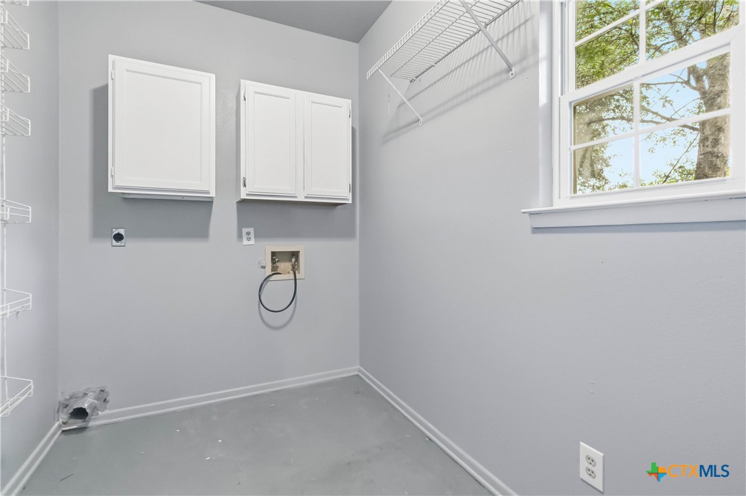 594 Kellys Way Property Photo 33