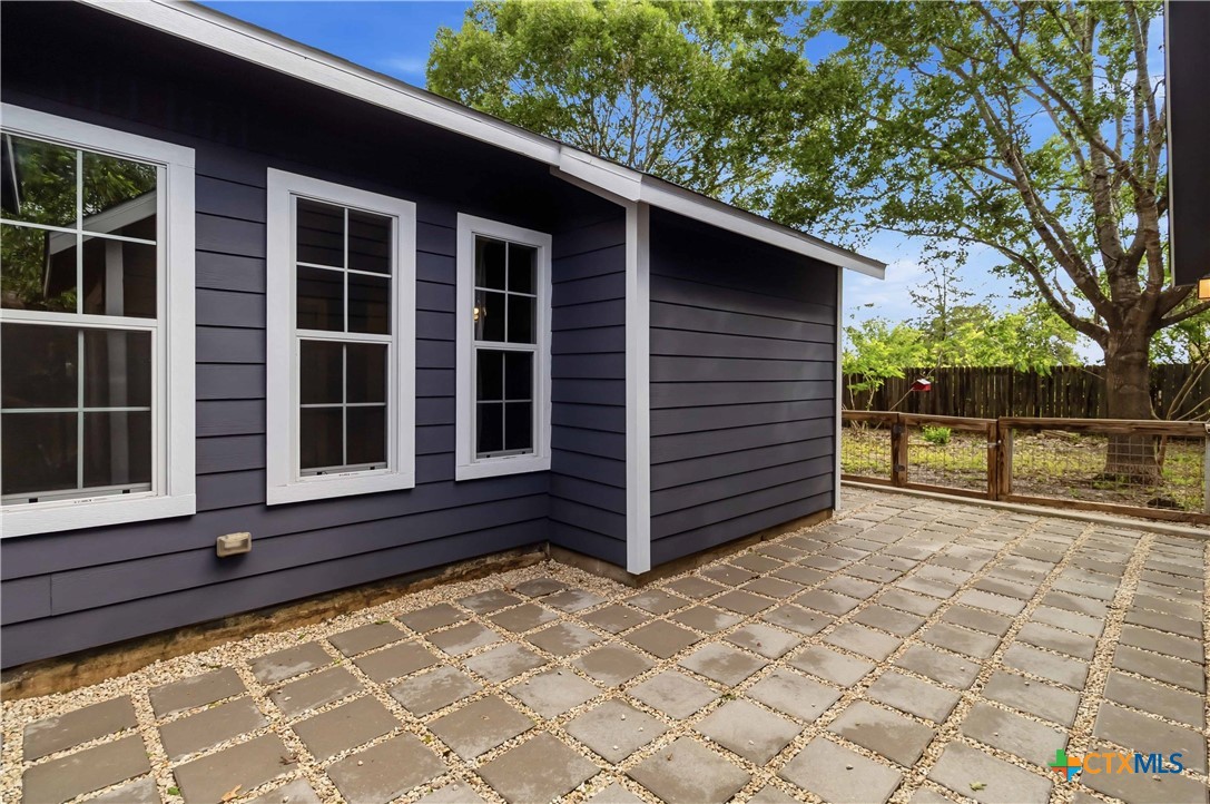 594 Kellys Way Property Photo 35