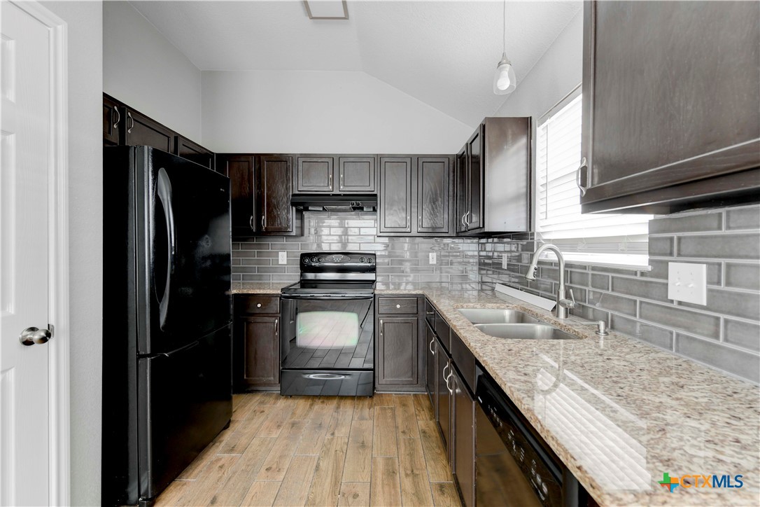 1908 Stratford Drive Property Photo 2