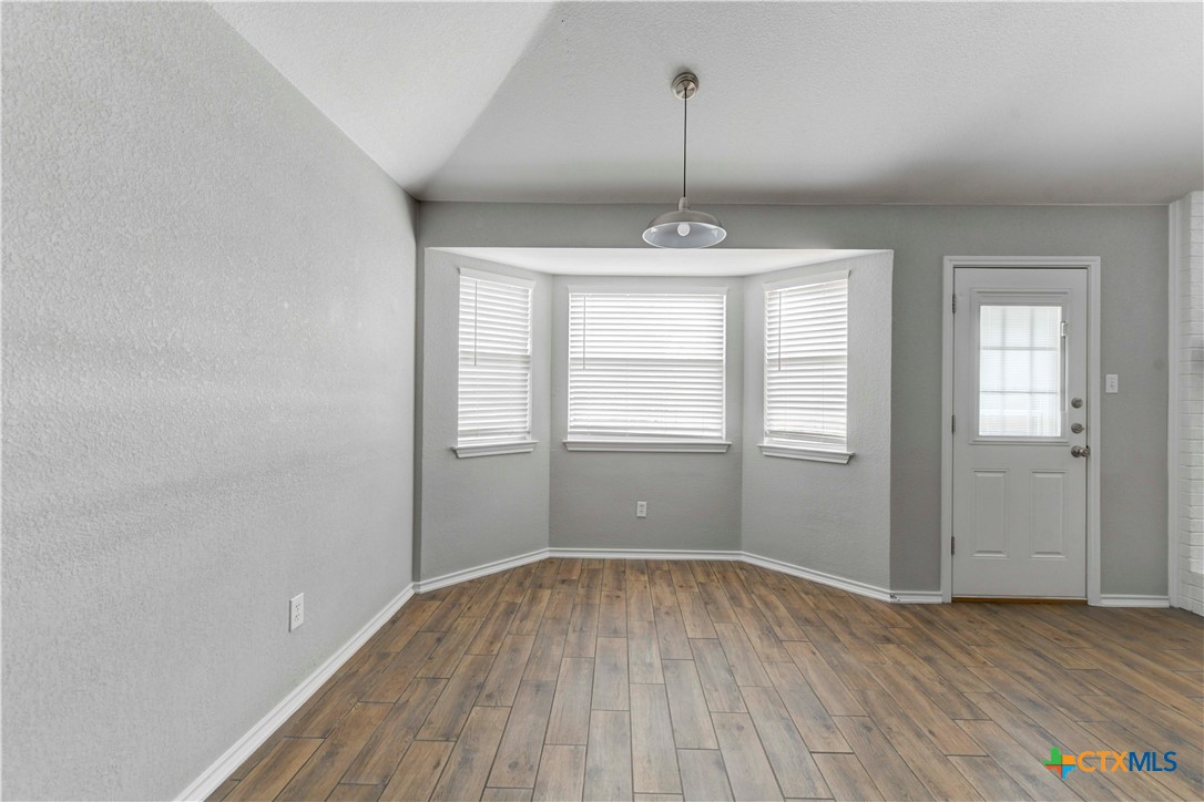 1908 Stratford Drive Property Photo 4
