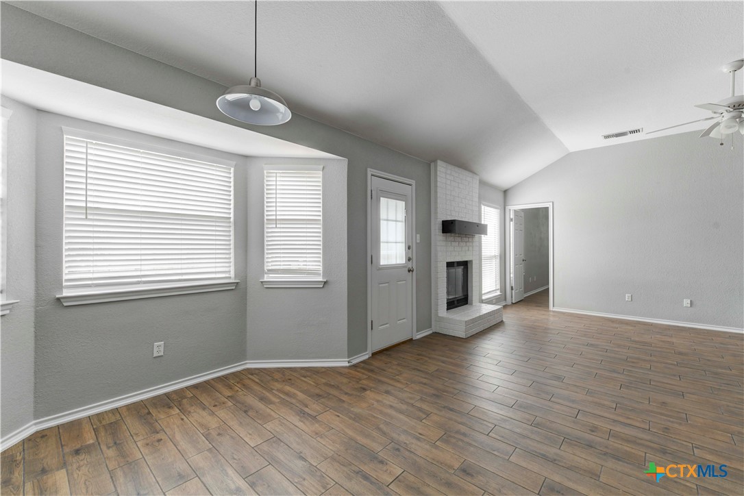 1908 Stratford Drive Property Photo 5