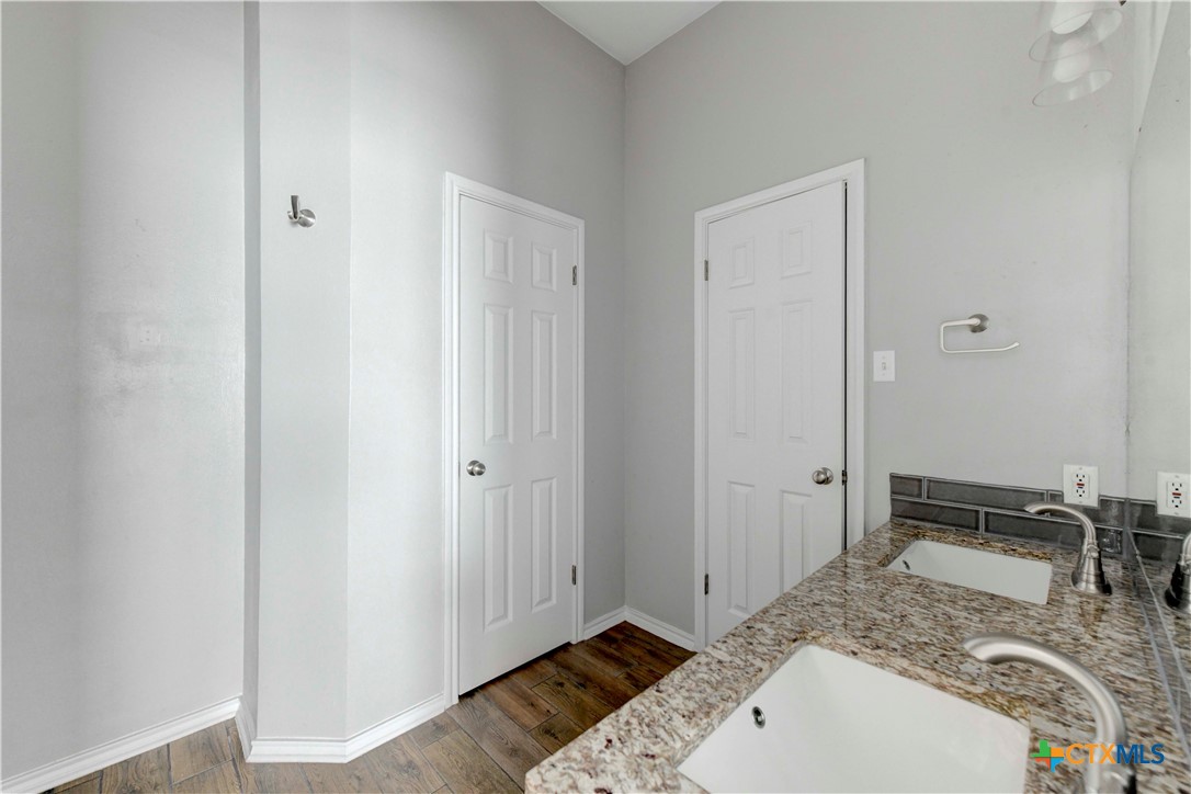 1908 Stratford Drive Property Photo 9