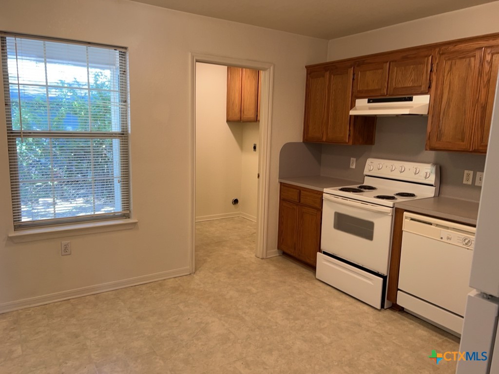 301 W Avenue D Property Photo 4