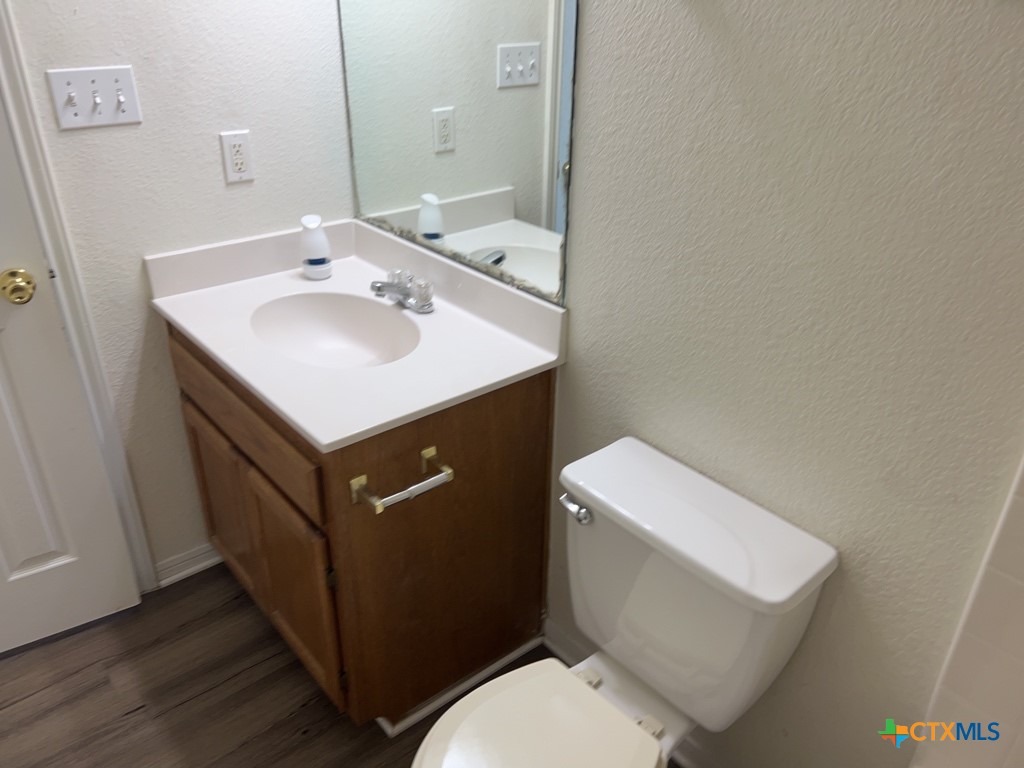 301 W Avenue D Property Photo 8