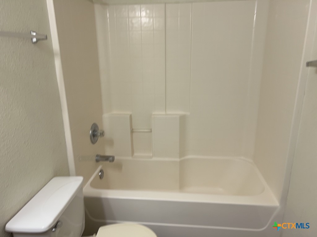 301 W Avenue D Property Photo 9
