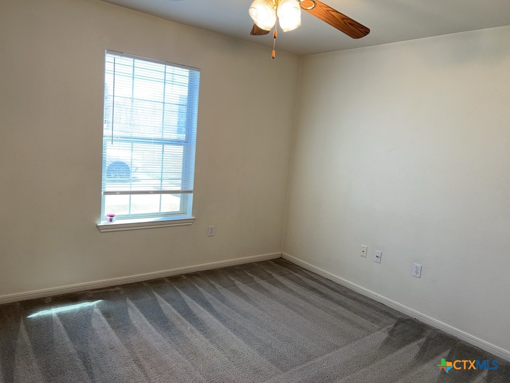 301 W Avenue D Property Photo 10