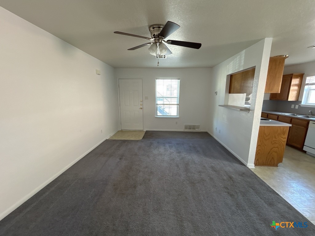 202 W Truman Avenue Property Photo 8