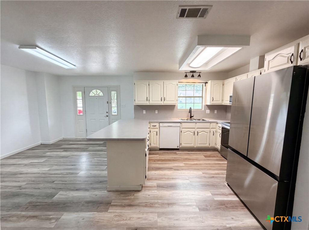 410 Cole Avenue Property Photo 2