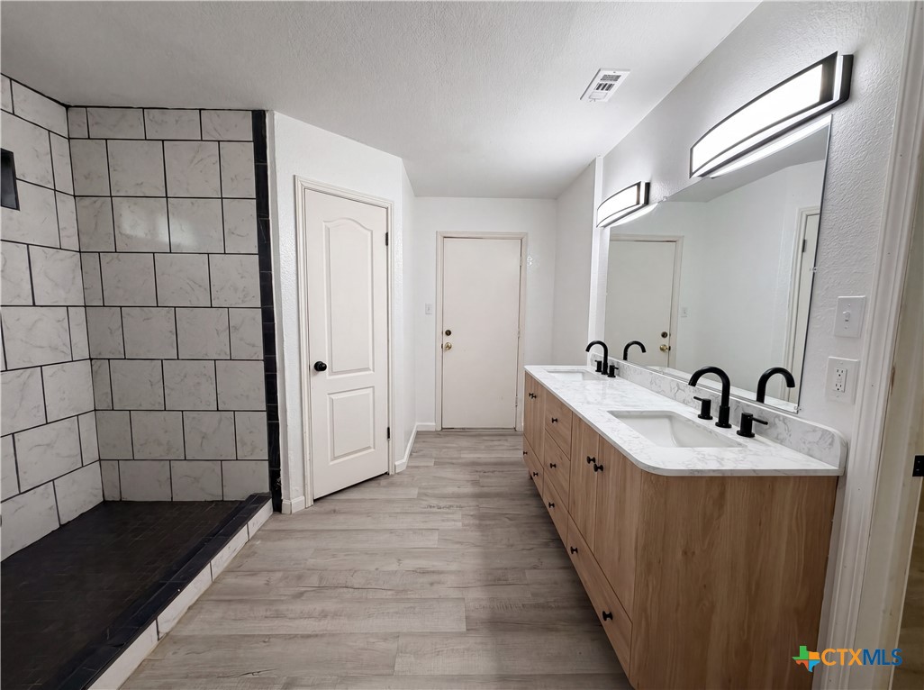 410 Cole Avenue Property Photo 10