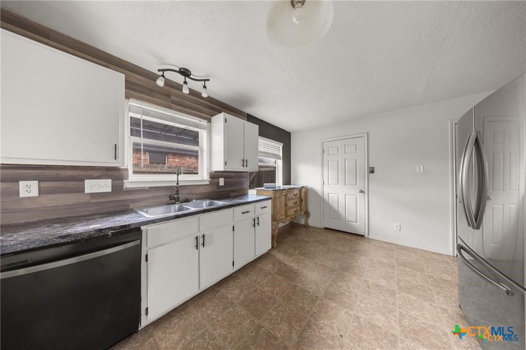 3810 John Haedge Drive Property Photo 6