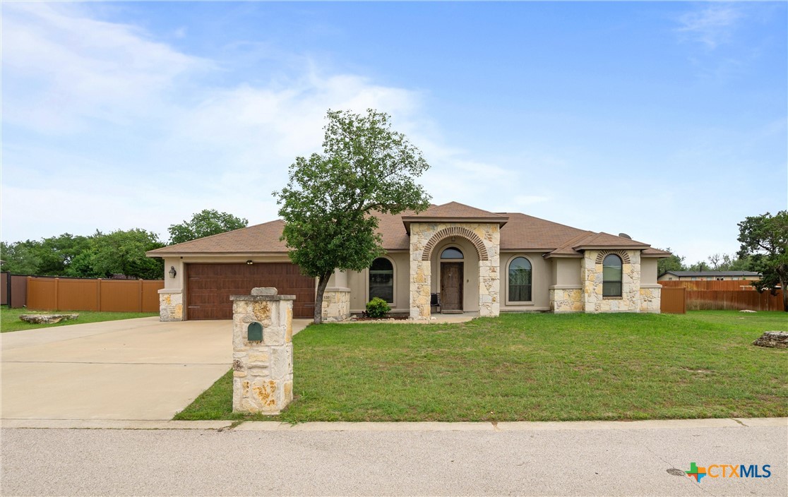 120 Fort Donelson Drive Property Photo 1