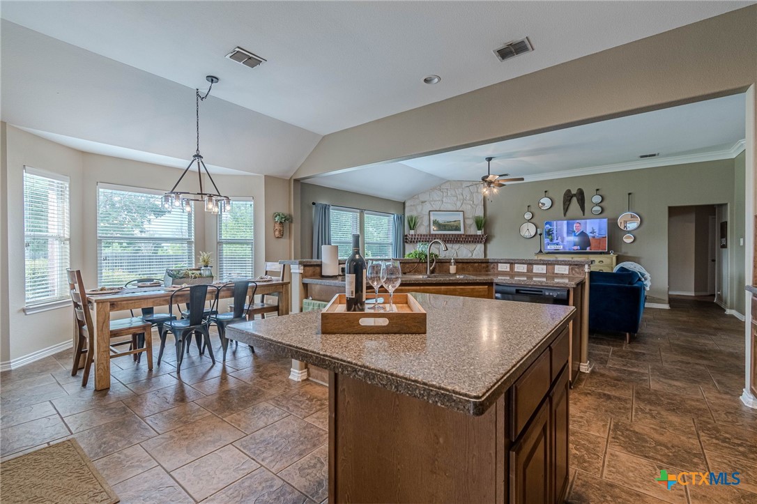 1021 Loma Verde Drive Property Photo 12