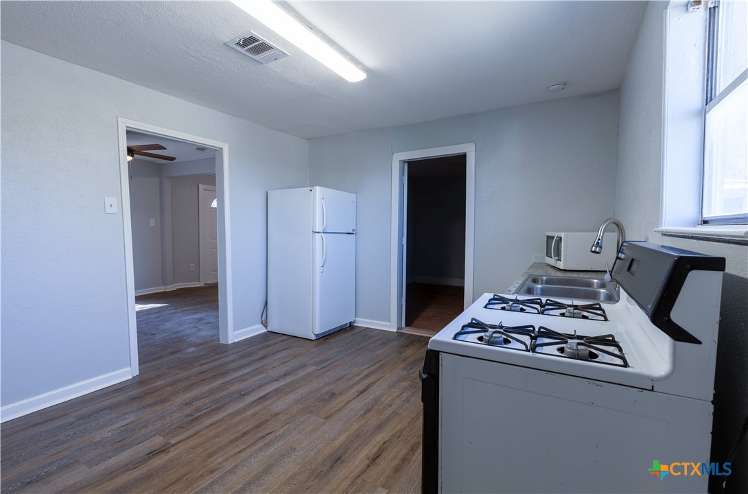 2304 Thrasher Lane A Property Photo 14