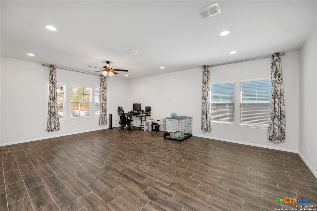 1121 Esplanade Parkway Property Photo 6