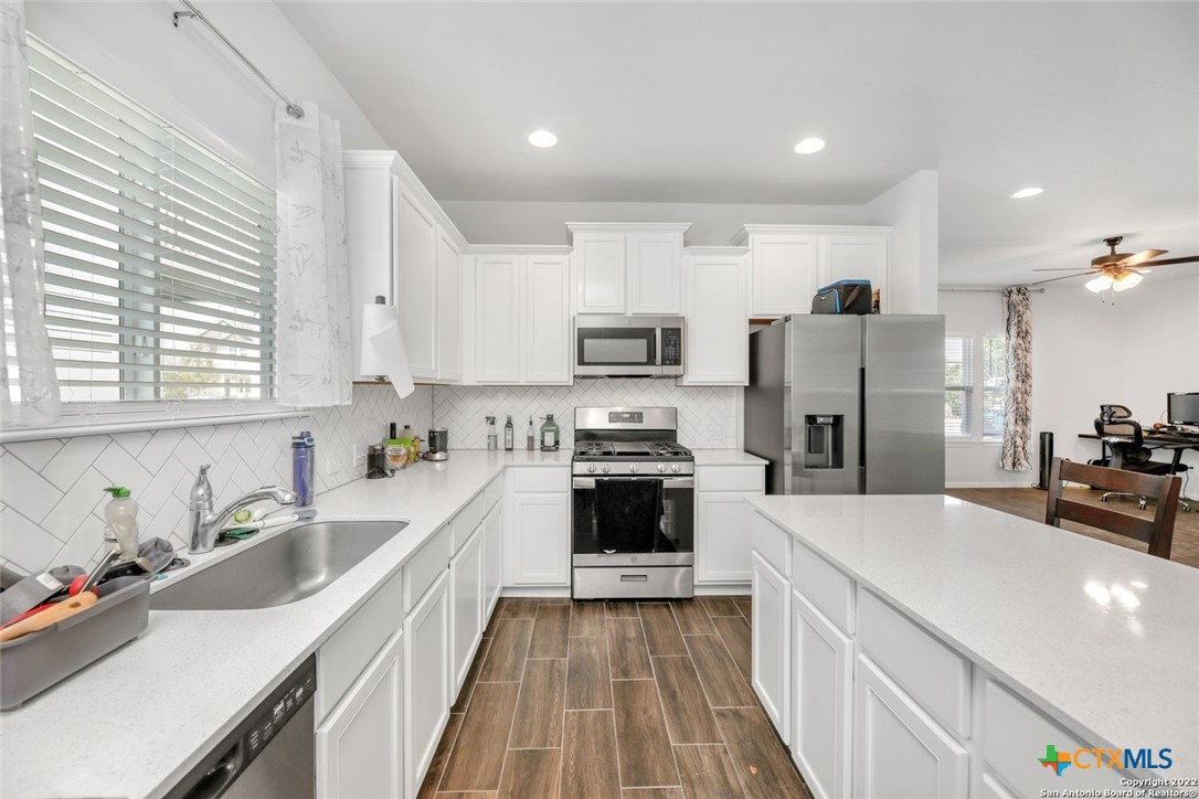 1121 Esplanade Parkway Property Photo 8