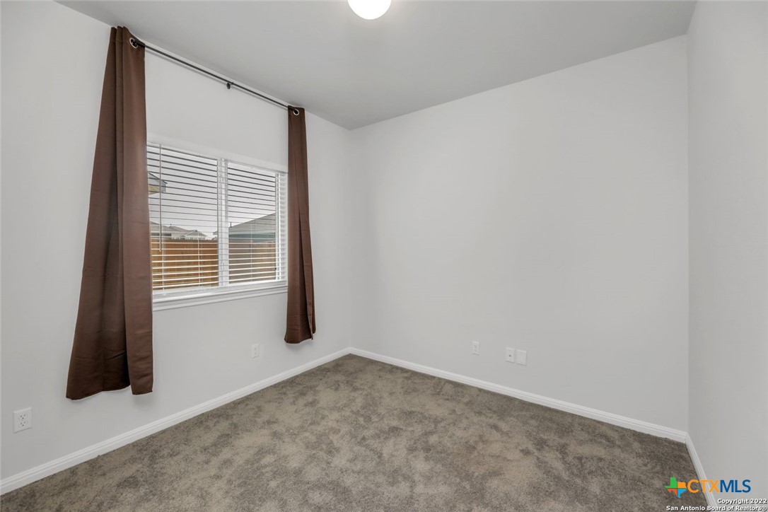 1121 Esplanade Parkway Property Photo 9