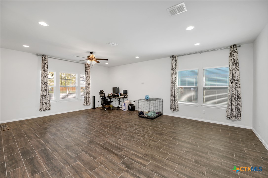 1121 Esplanade Parkway Property Photo 9