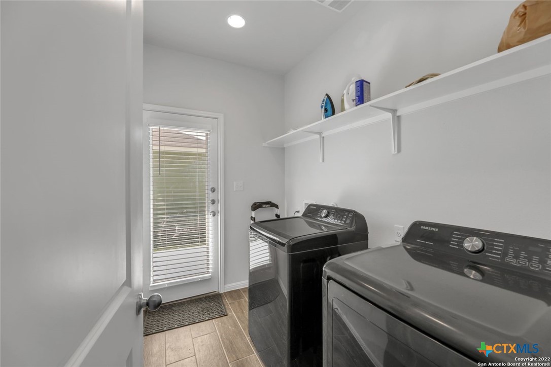 1121 Esplanade Parkway Property Photo 11