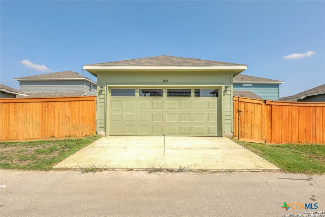 1121 Esplanade Parkway Property Photo 18