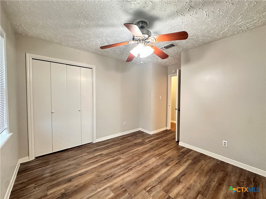 906 N Lbj Drive 4 Property Photo 9