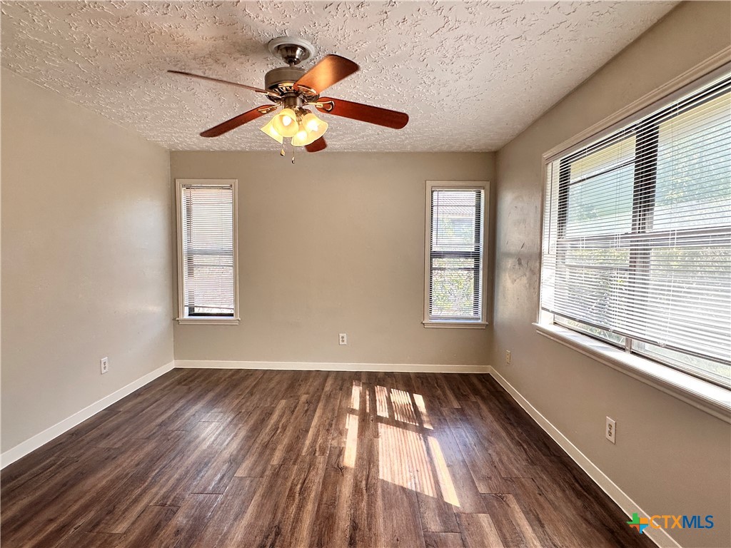 906 N Lbj Drive 4 Property Photo 13