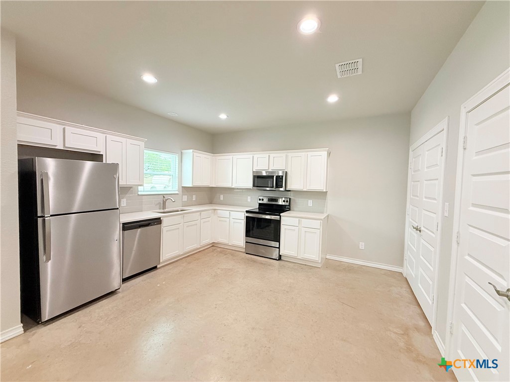 611 E Martindale Street B Property Photo 4
