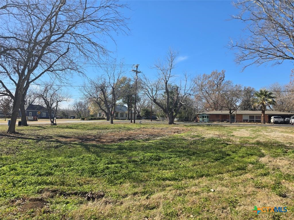 305 Lexington Road Property Photo 4