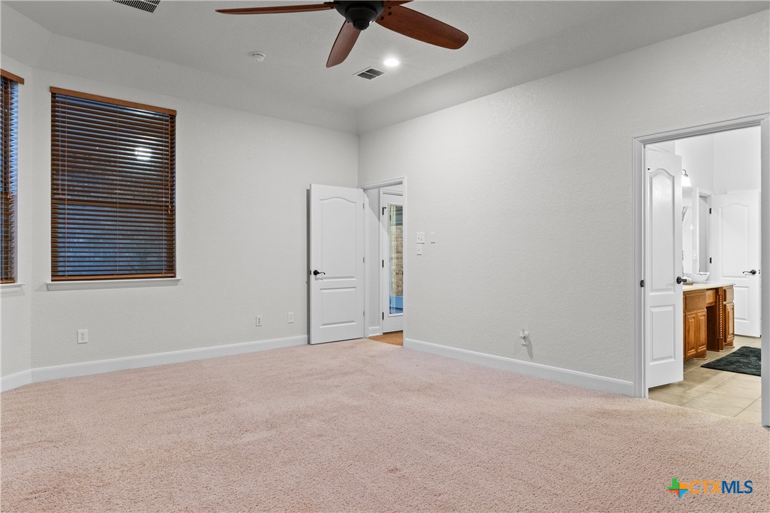 9715 Wind Gate Pkwy Property Photo 13