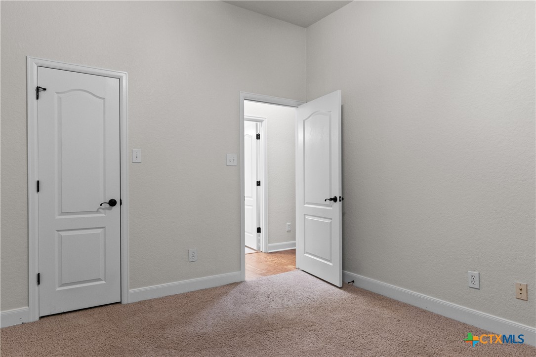 9715 Wind Gate Pkwy Property Photo 24