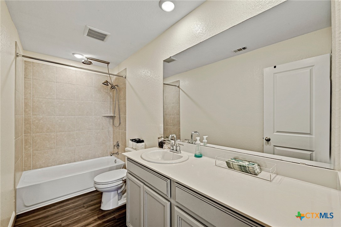 224 Serpens Street Property Photo 25