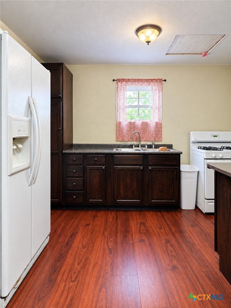 1108 Ne Water Street Property Photo 7