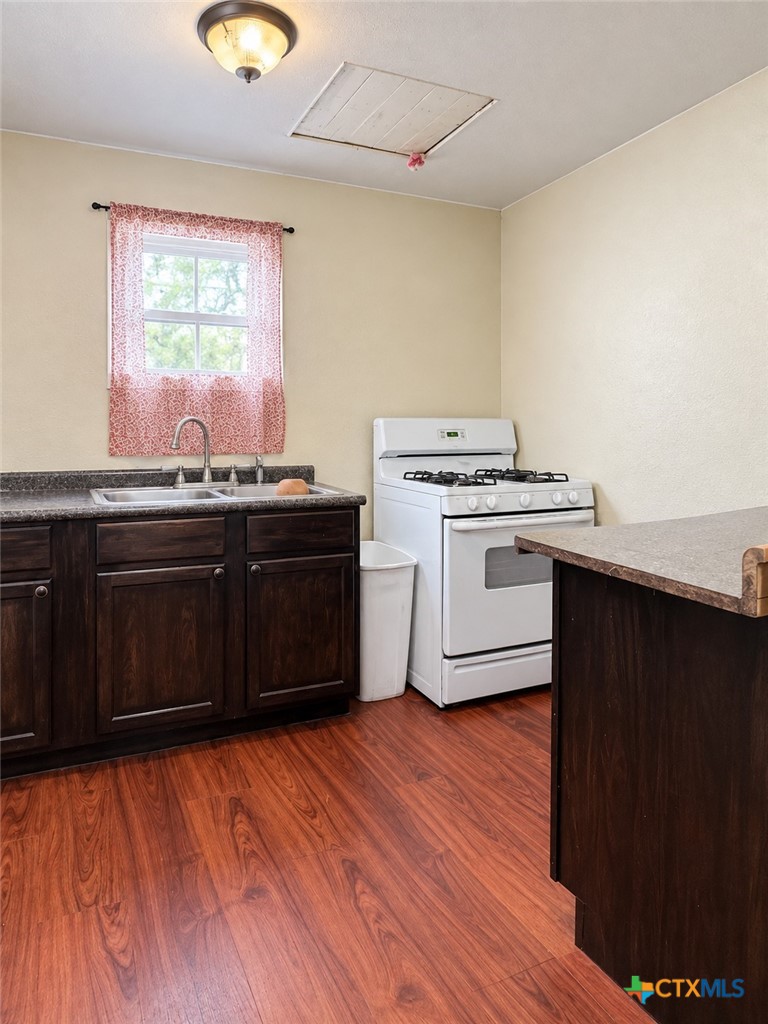 1108 Ne Water Street Property Photo 8