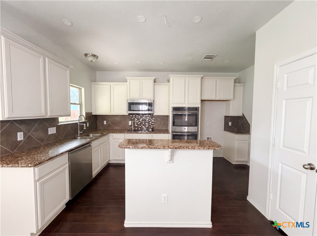 6623 Ambrose Circle Property Photo 2